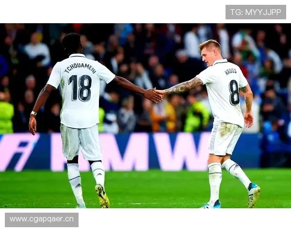 克罗斯一走，皇马中场彻底控不住了？